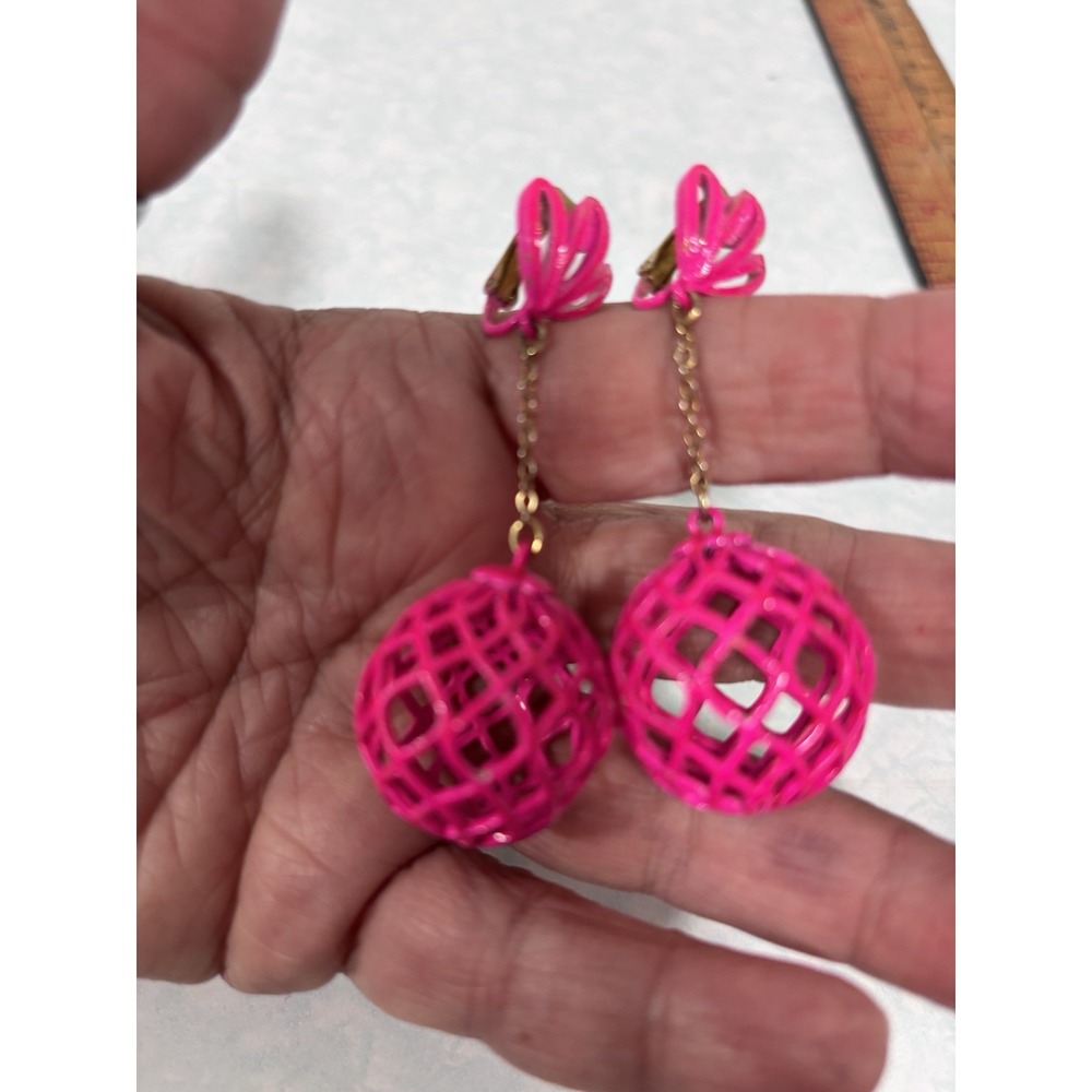 Hot Pink Clip On Dangling Lattice Spheres On Chains Gold Tone Paddle Back Chain